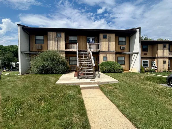 1334 W Wyomissing Ct, West Lawn, PA 19609