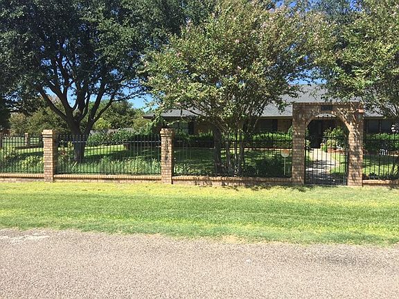 3rd image of 2711 Marie Dr