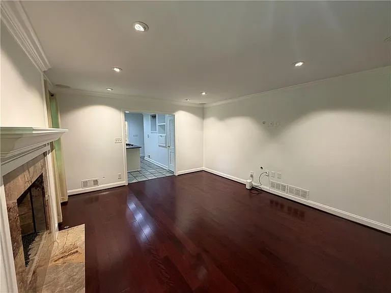 6651 Castleton Dr — Photo 14