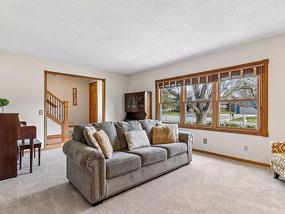 5th image of 4015 Cottonwood Ln N