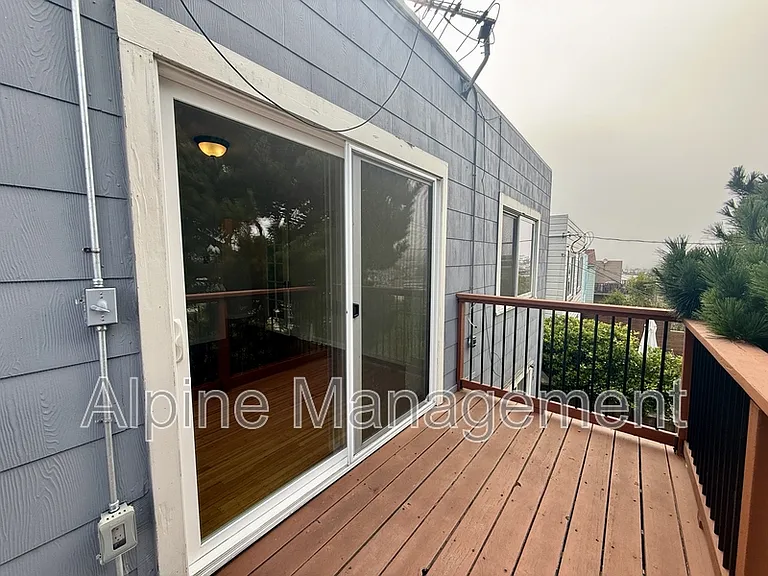 658 Rockdale Dr #MAIN — Photo 20