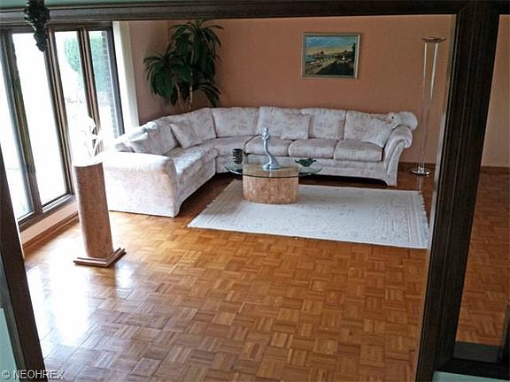 4th image of 33050 Cromwell Dr