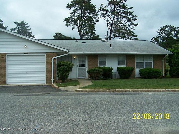 2nd image of 33A Gramercy Ln #A