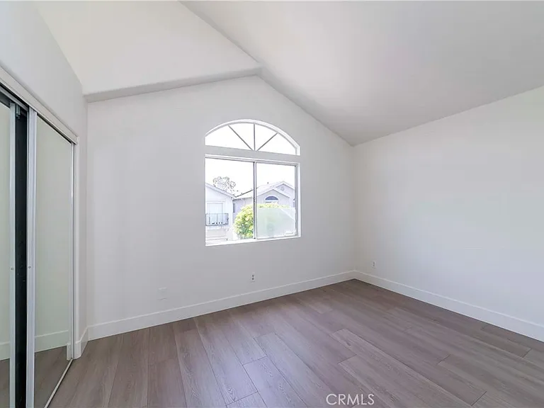 1361 Abraham Ter — Photo 17