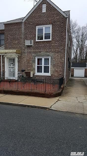 1st image of 6752 Selfridge St
