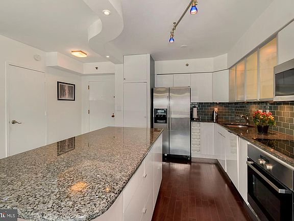 5th image of 1805 Crystal Dr APT 705S