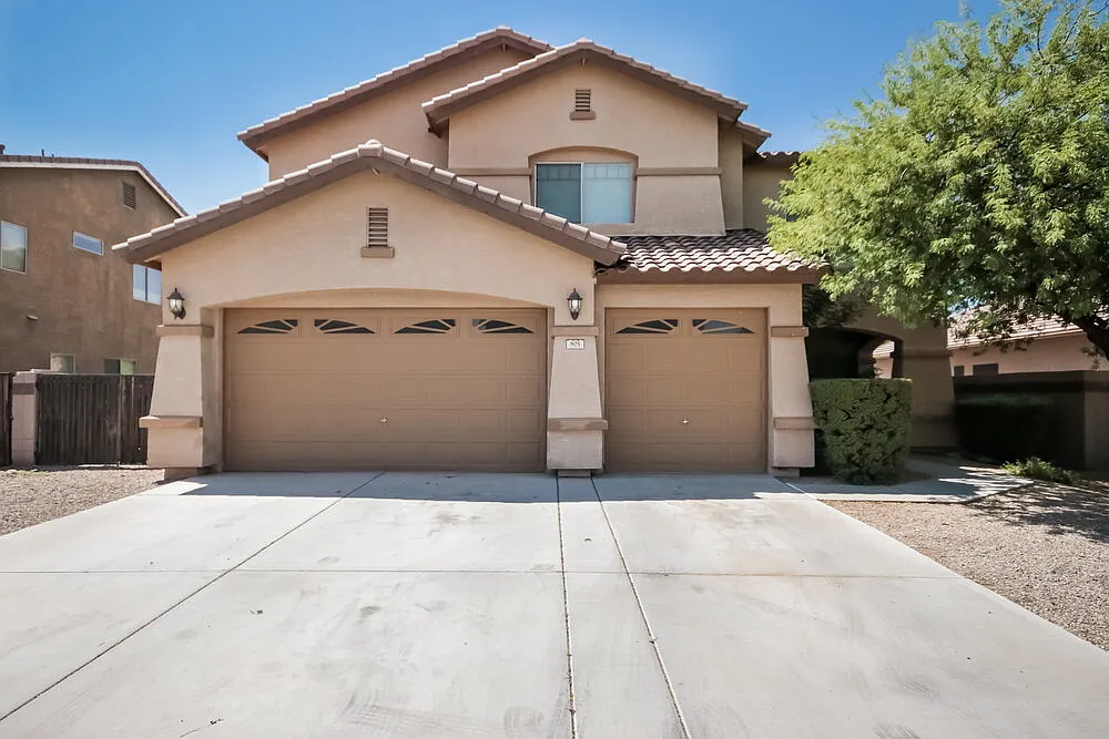 6 bed, 3.0 bath, 3947 sqft, $2,605 — Photo 1
