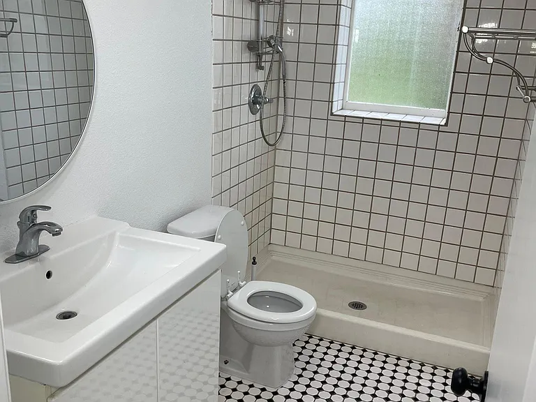 2097 Valley View Blvd #B-1/2 — Photo 12