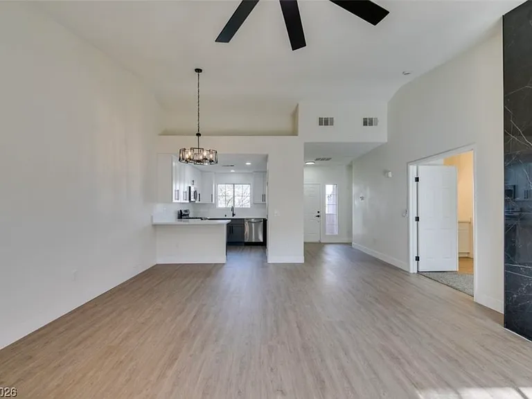 10525 Autumn Pine Ave #203 — Photo 4