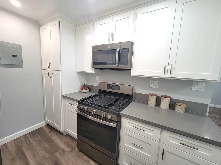 Marquis Apartments — Photo 12