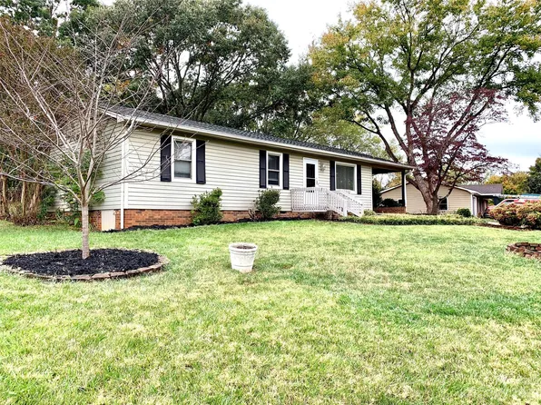 1397 Prince St, Hickory, NC 28602