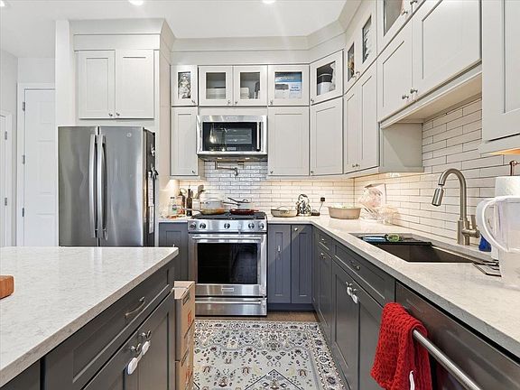 4th image of 1201 Adams St APT 408