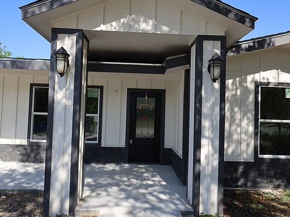 5th image of 1801 S Emily Dr