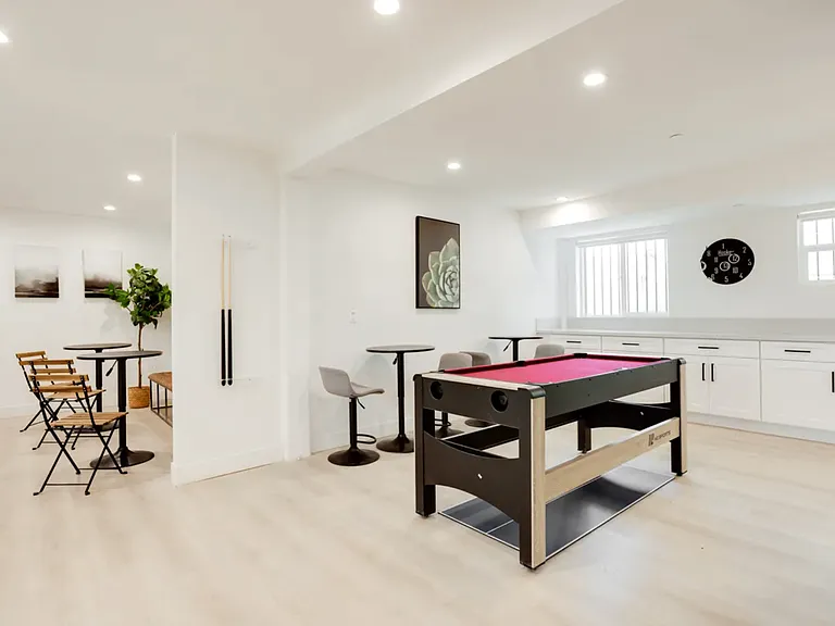 1224 W 37th Pl — Photo 16
