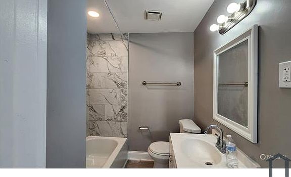 3rd image of 4007 Lewiston Ave