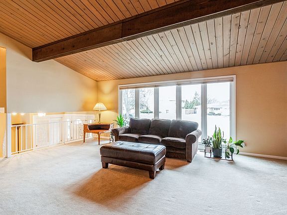 3rd image of 225 Bradley Ct