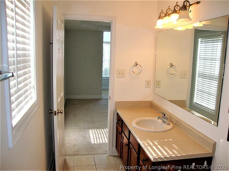 1607 Silver Ridge Ct — Photo 10