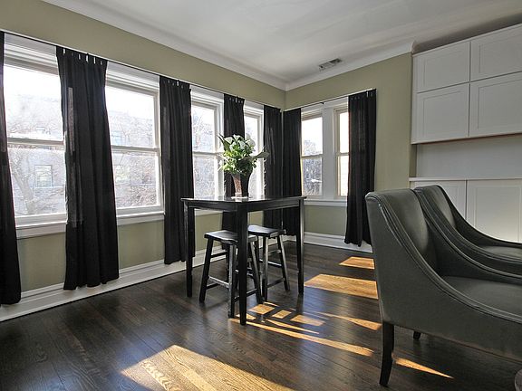 5th image of 920 W Newport Ave Unit 2