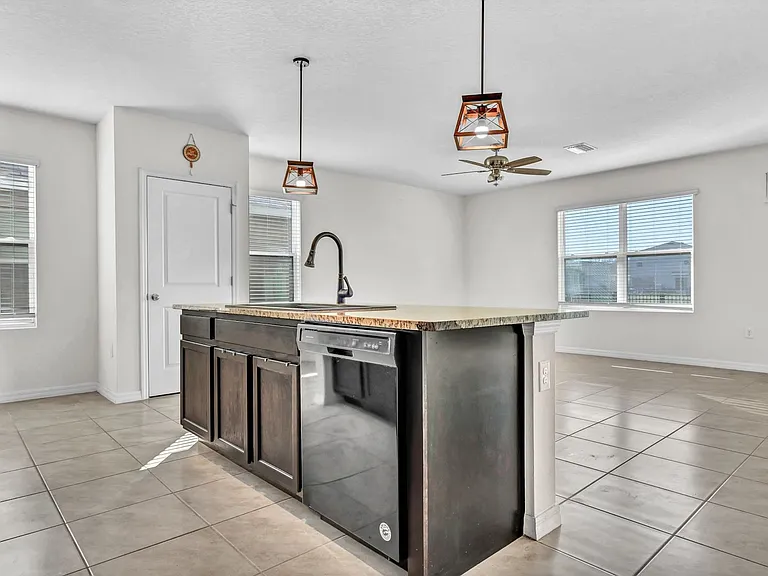 3097 Suncoast Plains Dr — Photo 9