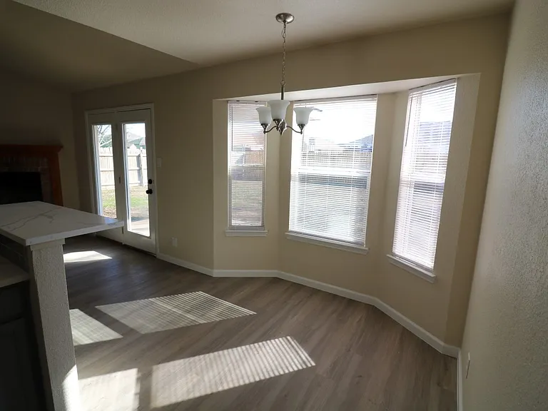 4304 Captain Dr — Photo 9