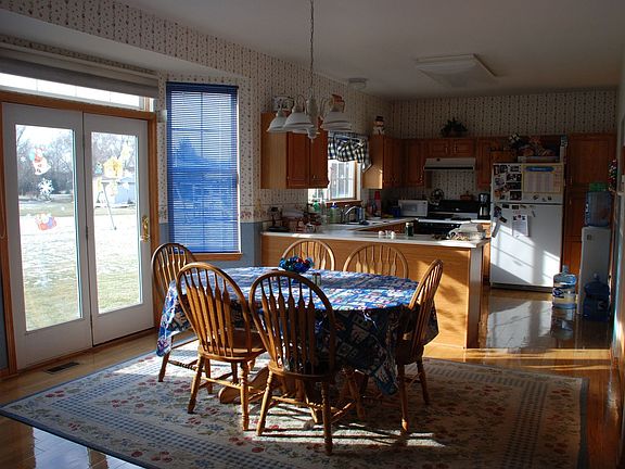 Kitchen / Eating Area