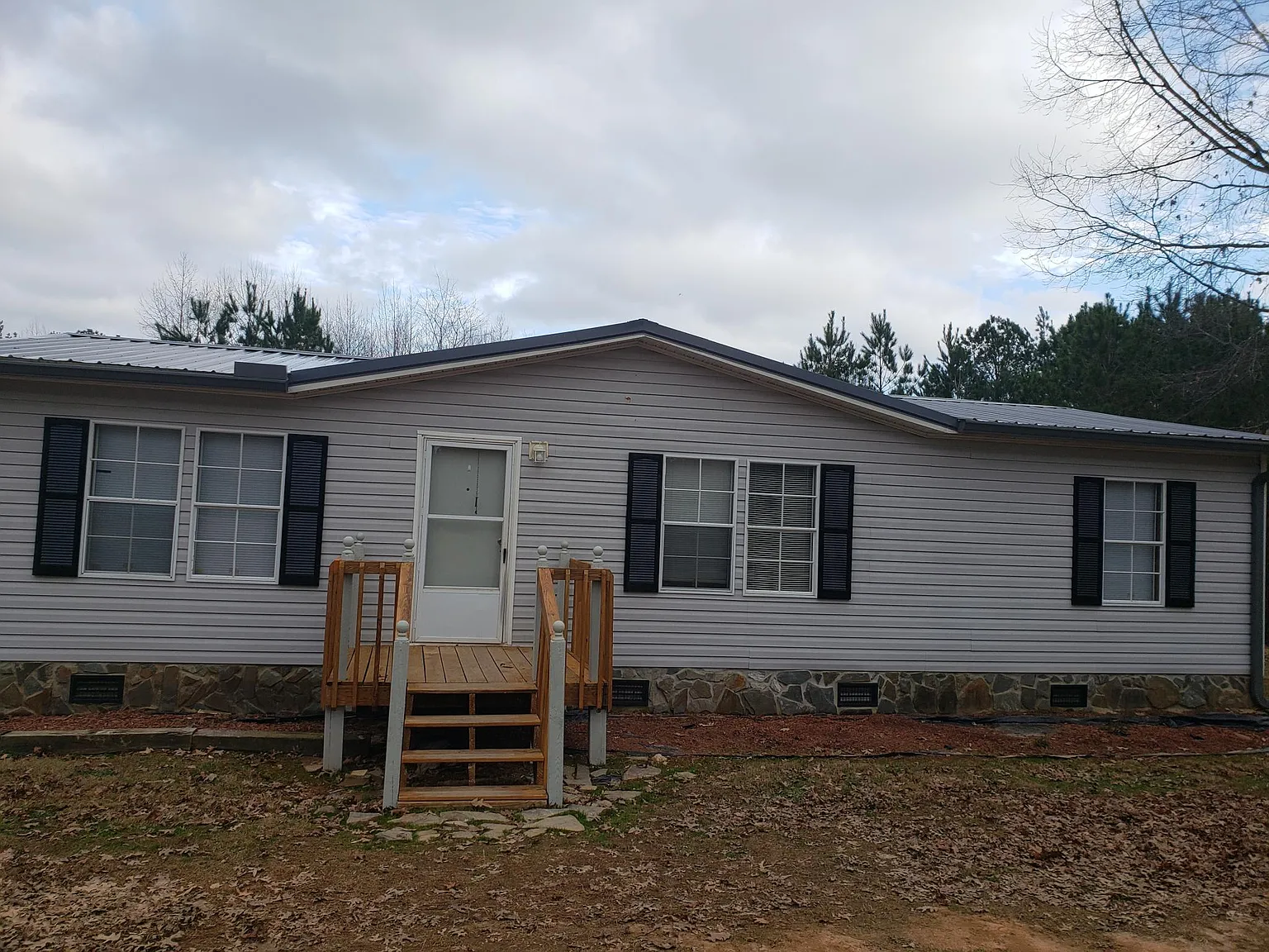 3 bed, 1144 sqft, $1,600 — Photo 1