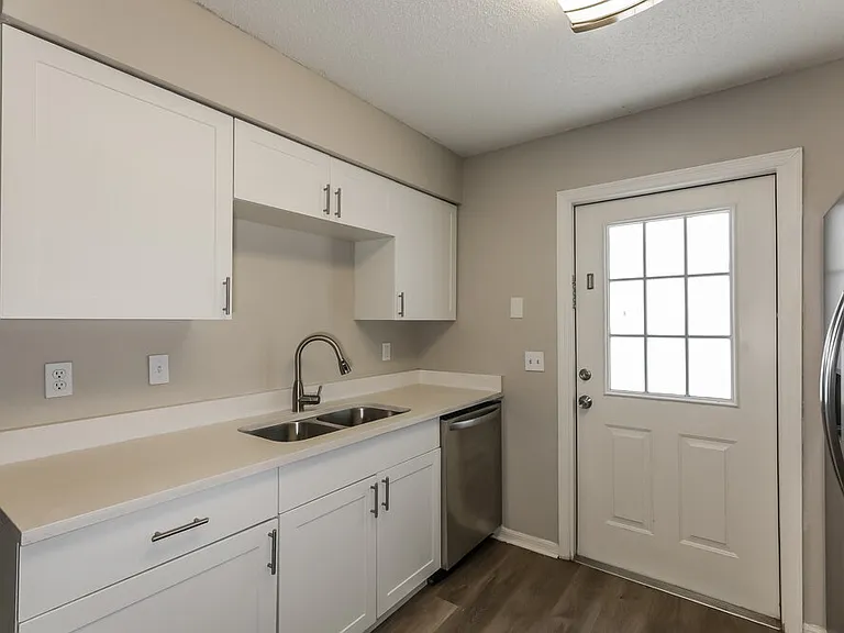 8308 Hedgeway Pl — Photo 7