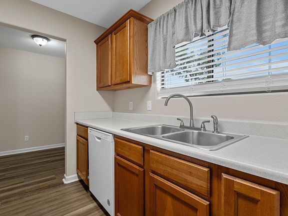 5th image of 1100 Woodlawn #63