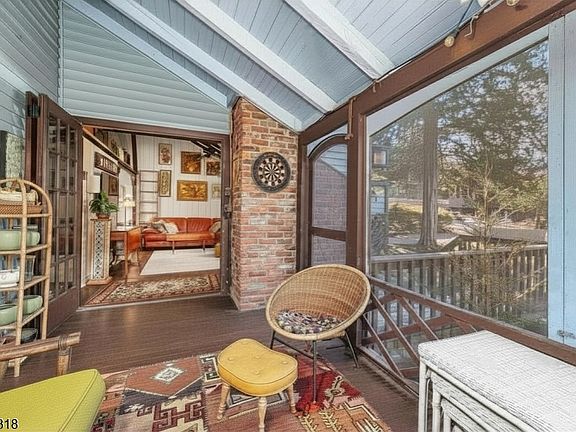 3rd image of 3 Hillspring Rd