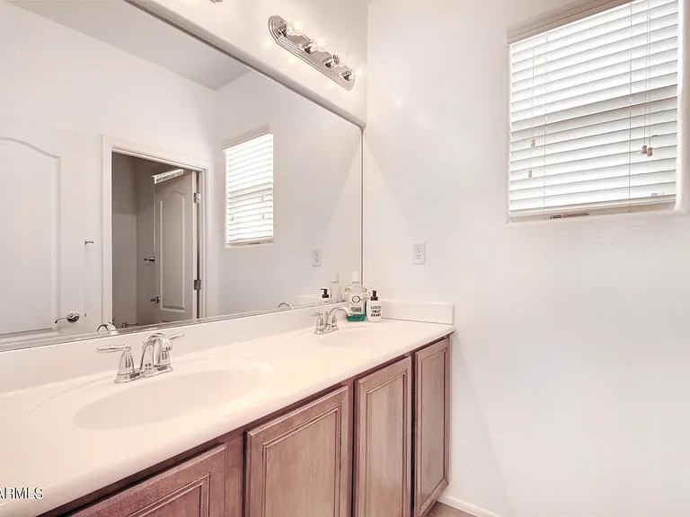 1120 N Crosscreek Dr — Photo 31