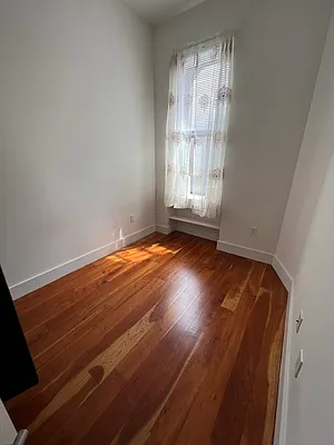 Rented by Delmark Realty LLC | media 4