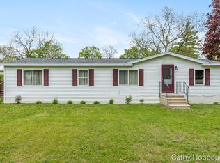153 Baldwin St, Lyons, MI 48851
