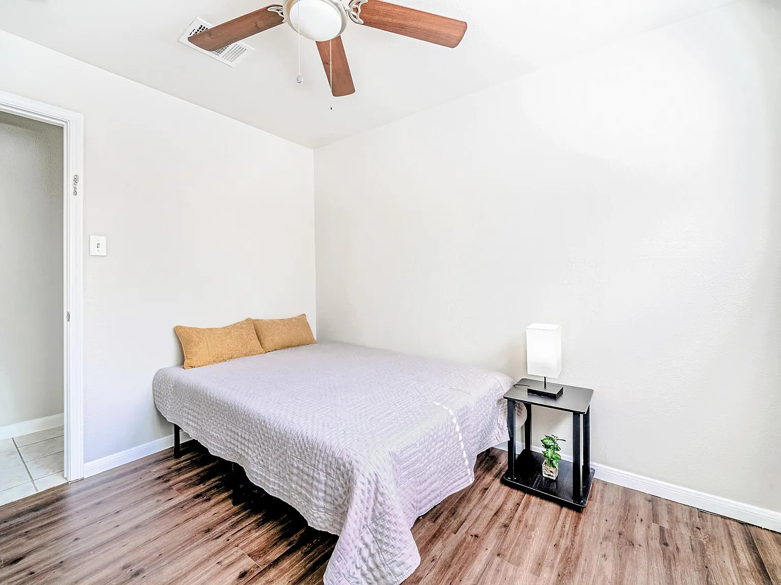 4 bed, 2.0 bath, 1300 sqft, $728 — Photo 1