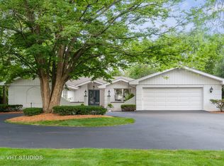 27 Park Ln, Golf, IL 60029