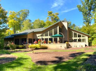 W3303 W Lake Forest Ln, Lake Geneva, WI 53147