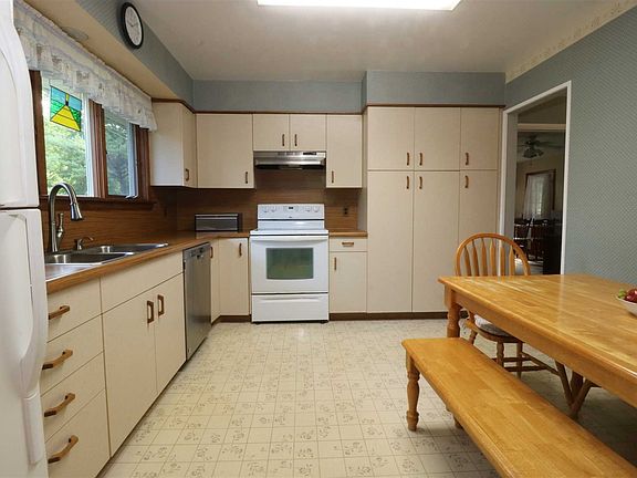 5th image of 10 Kalina Dr