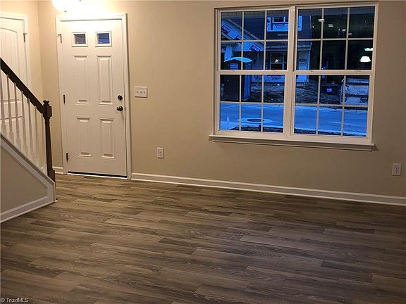 4th image of 105 Crepe Myrtle Ln #13-MOM