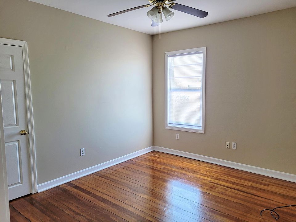 1st image of 130 Webster Ave Floor 3