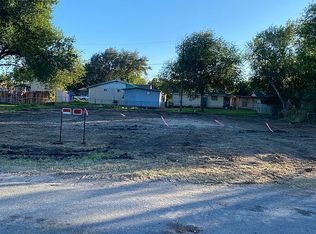 425 E Pecan St, Taft, TX 78390