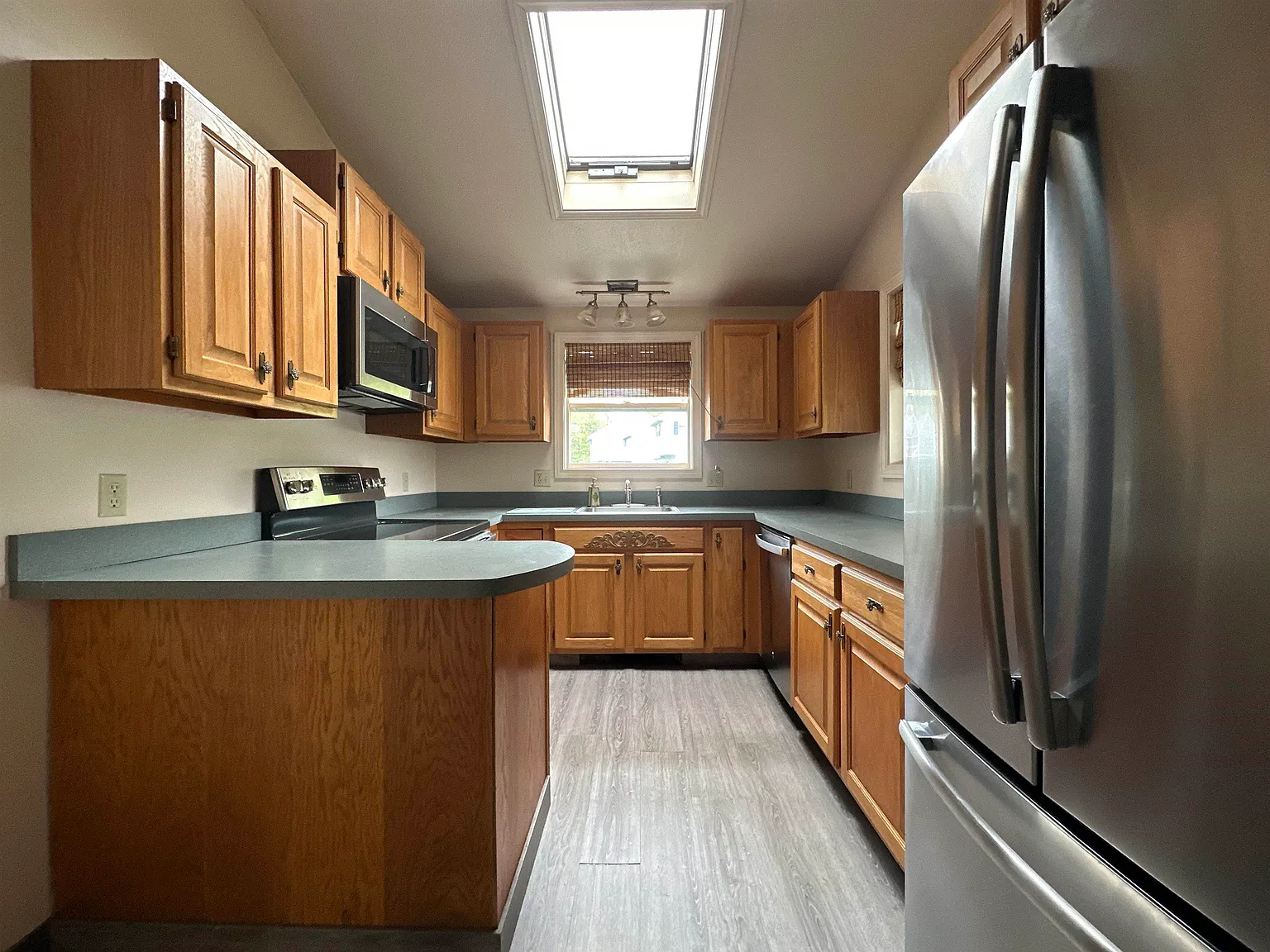 2 bed, 1.5 bath, 1252 sqft, $2,200 — Photo 3