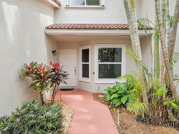 5th image of 7514 Pinewalk Drive #106