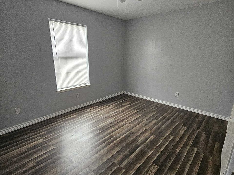1st image of 1000 W Caffery Ave #11214646
