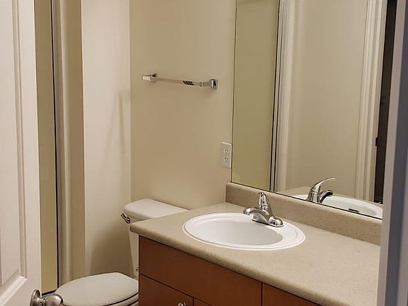 5th image of 18622 NE 63rd Way APT 304