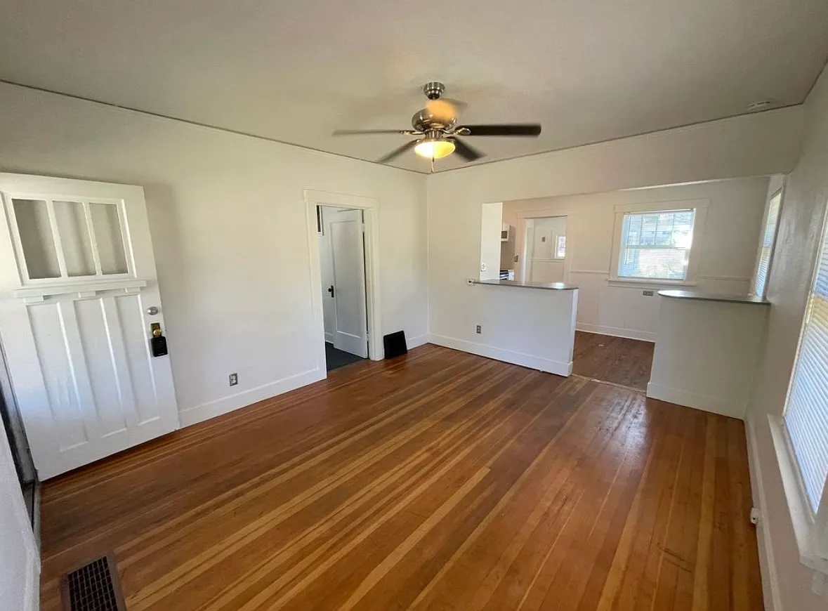1 bed, 1121 sqft, $2,000 — Photo 3