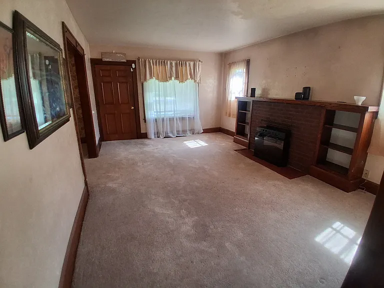 354 E Indianola Ave — Photo 8