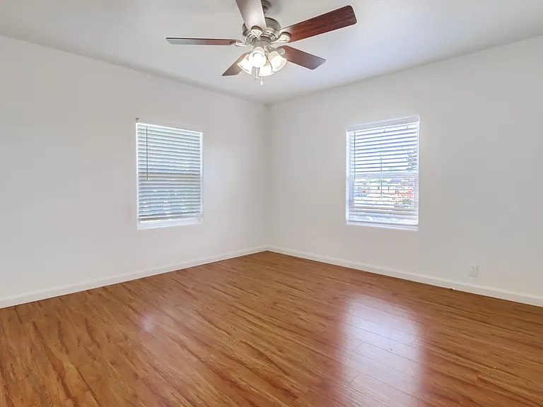 843 Georgia St — Photo 38