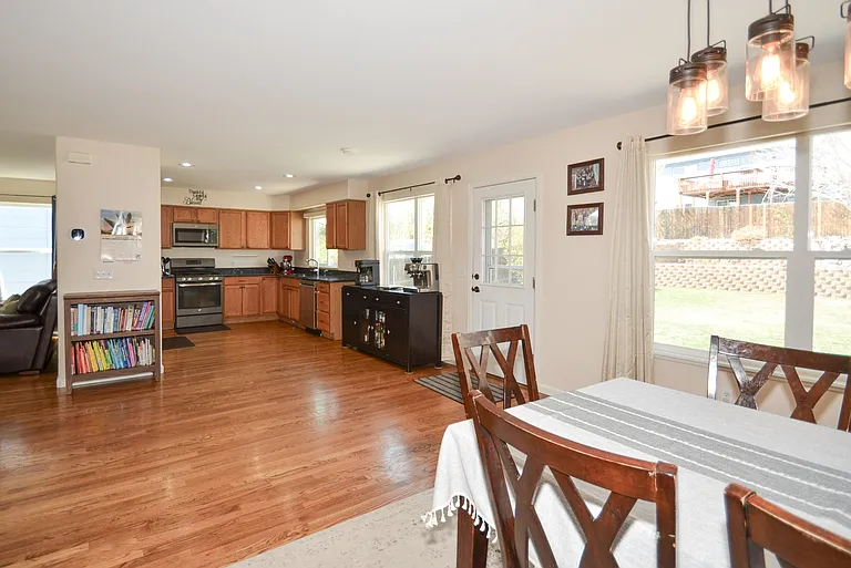 7012 Hillock Dr — Photo 3