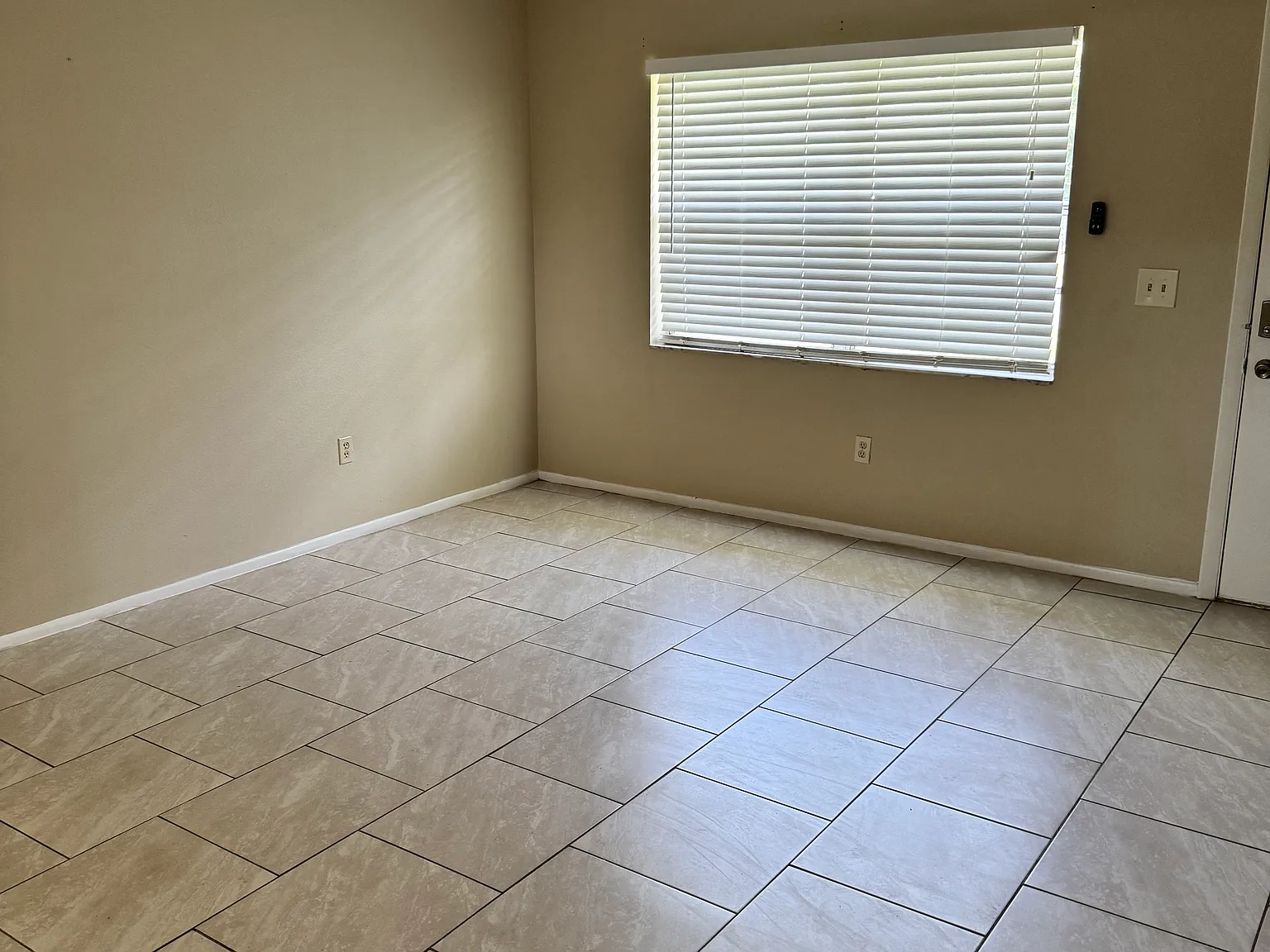 3 bed, 1026 sqft, $2,200 — Photo 4