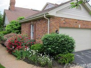 805 Fairfield Lake Dr, Chesterfield, MO