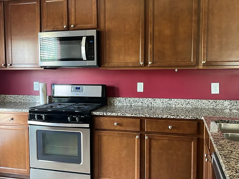 2420 Girvan Dr — Photo 3